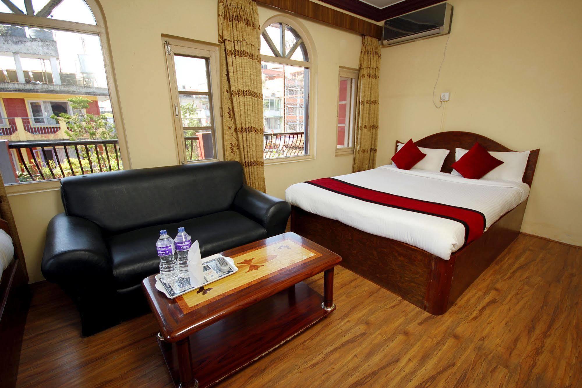 Hotel Holy Lodge Katmandu Kültér fotó